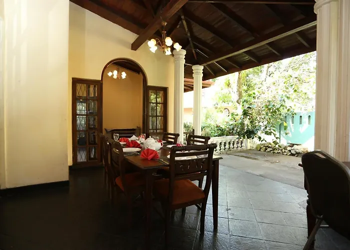 Tree Breeze Inn