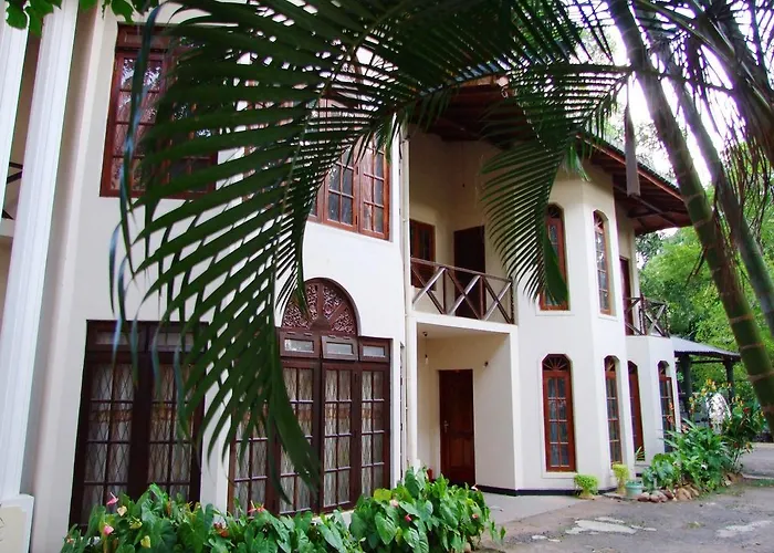Tree Breeze Inn